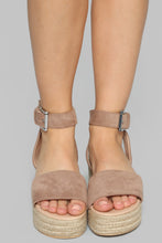 Load image into Gallery viewer, Foxy Flat Sandal - Taupe