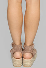 Load image into Gallery viewer, Foxy Flat Sandal - Taupe