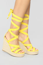 Load image into Gallery viewer, Easy Going Wedge - Yellow