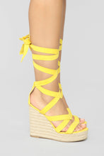 Load image into Gallery viewer, Easy Going Wedge - Yellow