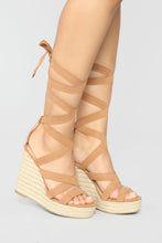 Load image into Gallery viewer, Easy Going Wedge - Chestnut