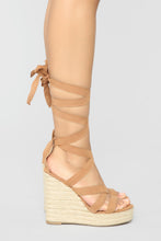 Load image into Gallery viewer, Easy Going Wedge - Chestnut