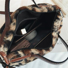 Load image into Gallery viewer, Leopard Plush Versatile Handbag  Single Shoulder Messenger Bag