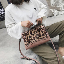 Load image into Gallery viewer, Leopard Plush Versatile Handbag  Single Shoulder Messenger Bag